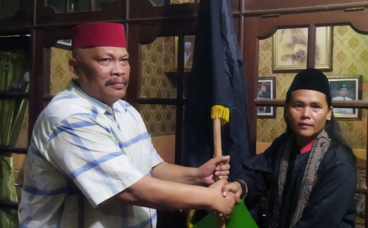 Ketua Umum Jajaka Nusantara HK Damin Sada Serahkan SK DPD Kabupaten Bekasi