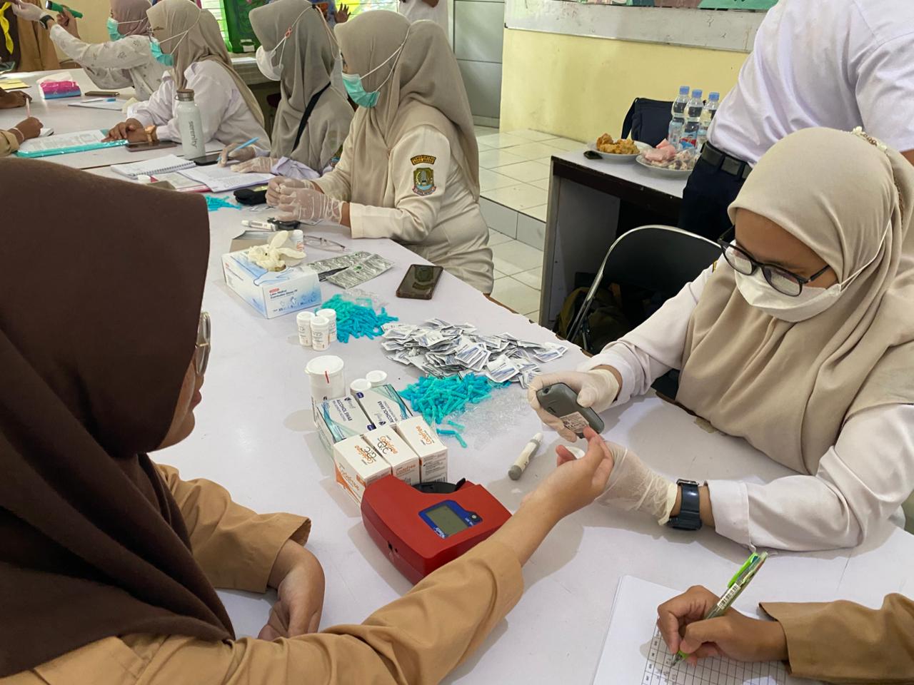 Ratusan Pelajar SMAN 12 kota Bekasi cek kesehatan gratis ( CKG) siap menyongsong Indonesia Emas 2045