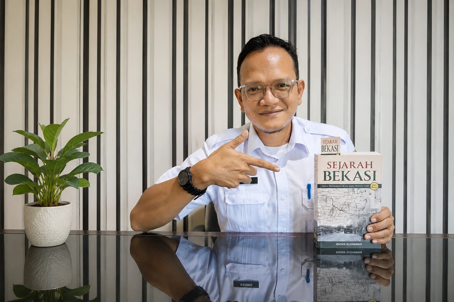 DISARPUS KABUPATEN BEKASI HADIRKAN BUKU “SEJARAH BEKASI” SEBAGAI KOLEKSI UNGGULAN PERPUSTAKAAN DAERAH