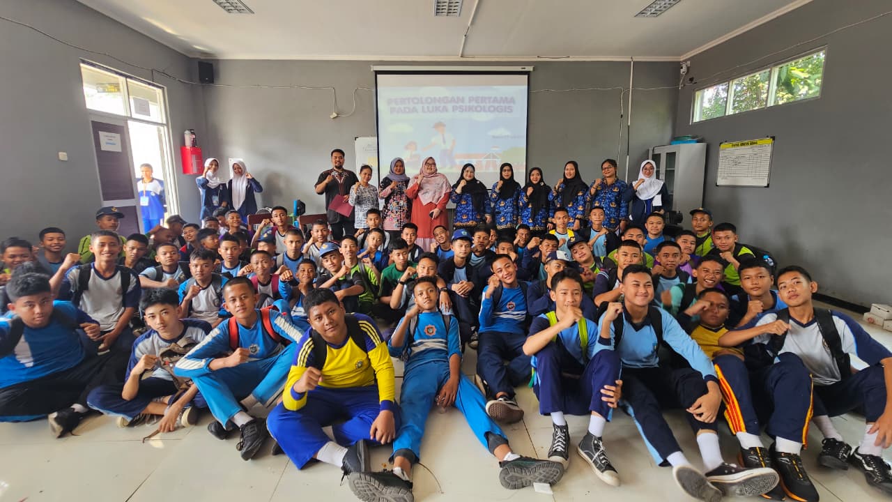 Peduli Kesehatan Remaja, Puskesmas Kaliabang Tengah Gelar Cek Kesehatan Gratis dan Penyuluhan Jiwa di SMKN 13 Kota Bekasi